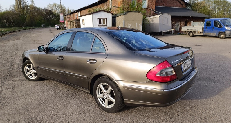 Mercedes-Benz Klasa E cena 29900 przebieg: 258000, rok produkcji 2006 z Koszalin małe 92